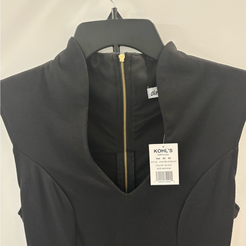 Black almost famous bodycon v-neck sleeveless dress. Small collar. Medium. - Picture 5 of 5